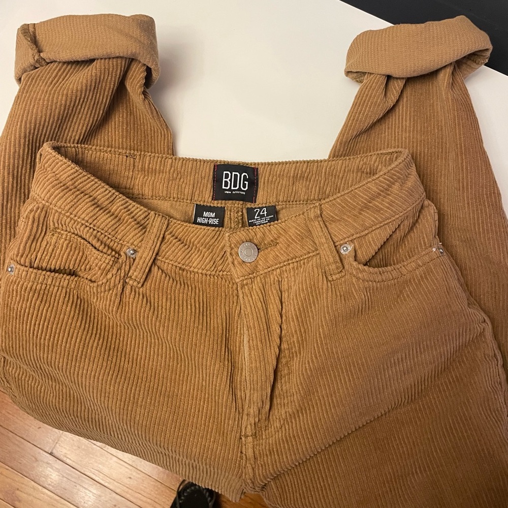 BDG Urban Outfitters Mom High-Rise Corduroy Pants - 24